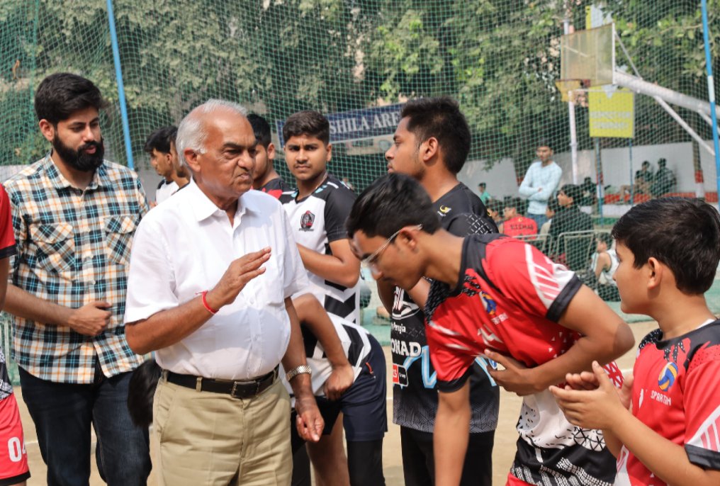 Takshshila Cup 2024 - Referee and team captains discussing rules